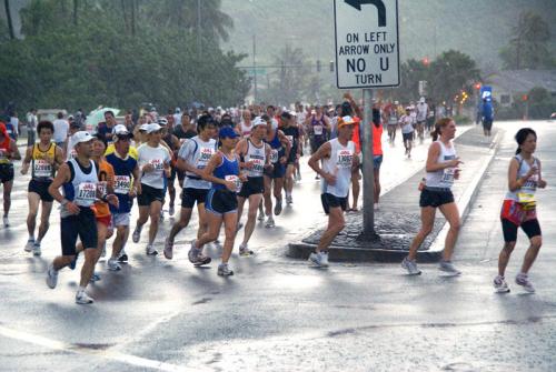 More than 20,000 participate in the Honolulu Marathon 